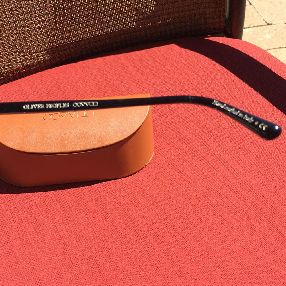 Oliver People Round Frm Tortoiseshell Sunglasses - Picture 6 of 8